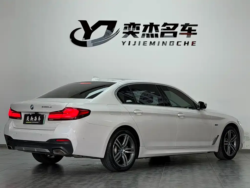 BMW 5 Series New Energy — фото 4