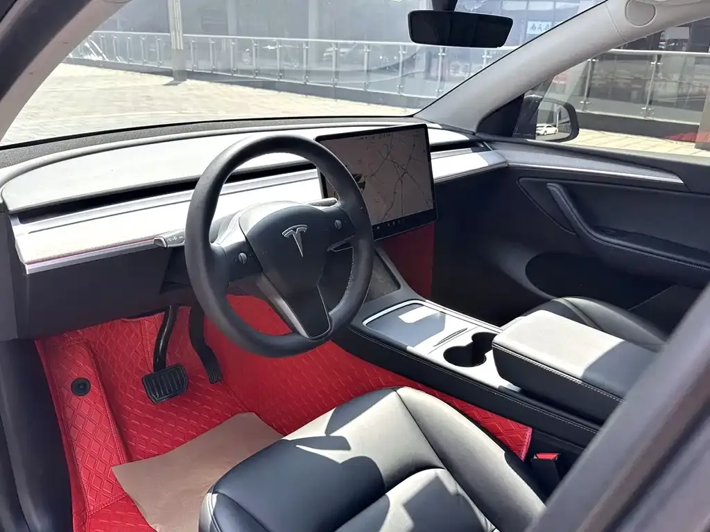 Tesla Model Y — фото 6