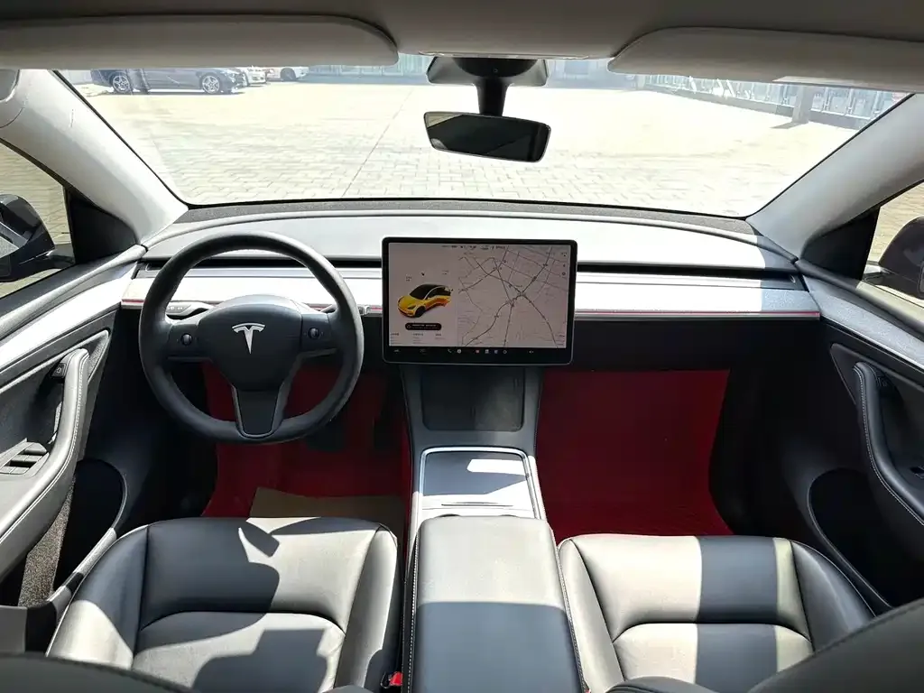 Tesla Model Y — фото 8