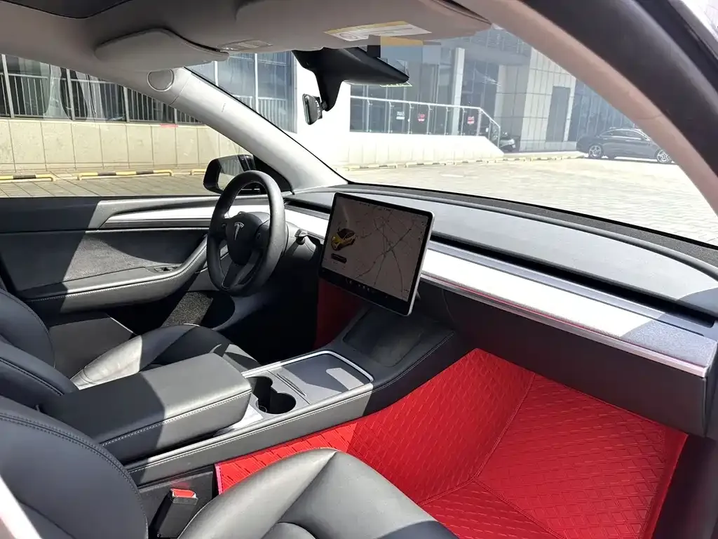 Tesla Model Y — фото 4