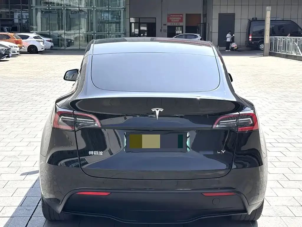 Tesla Model Y — фото 7