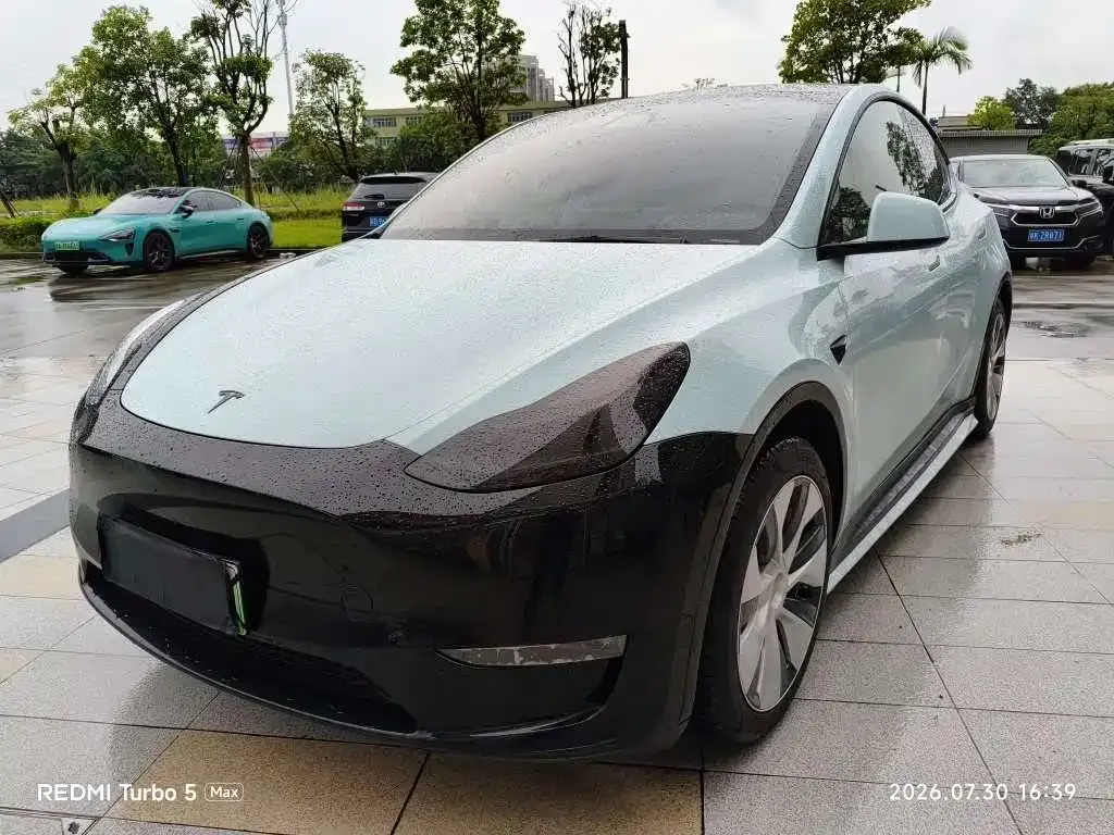 Tesla Model Y — фото 1