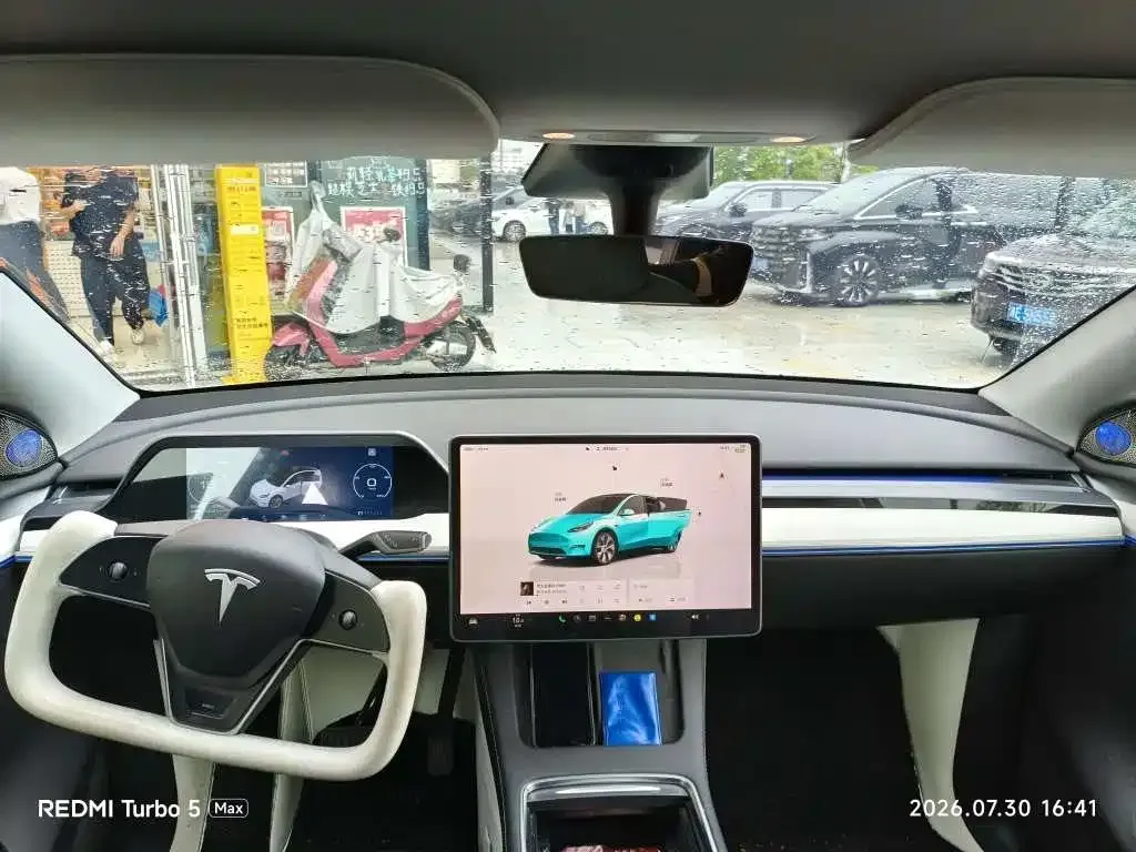 Tesla Model Y — фото 3