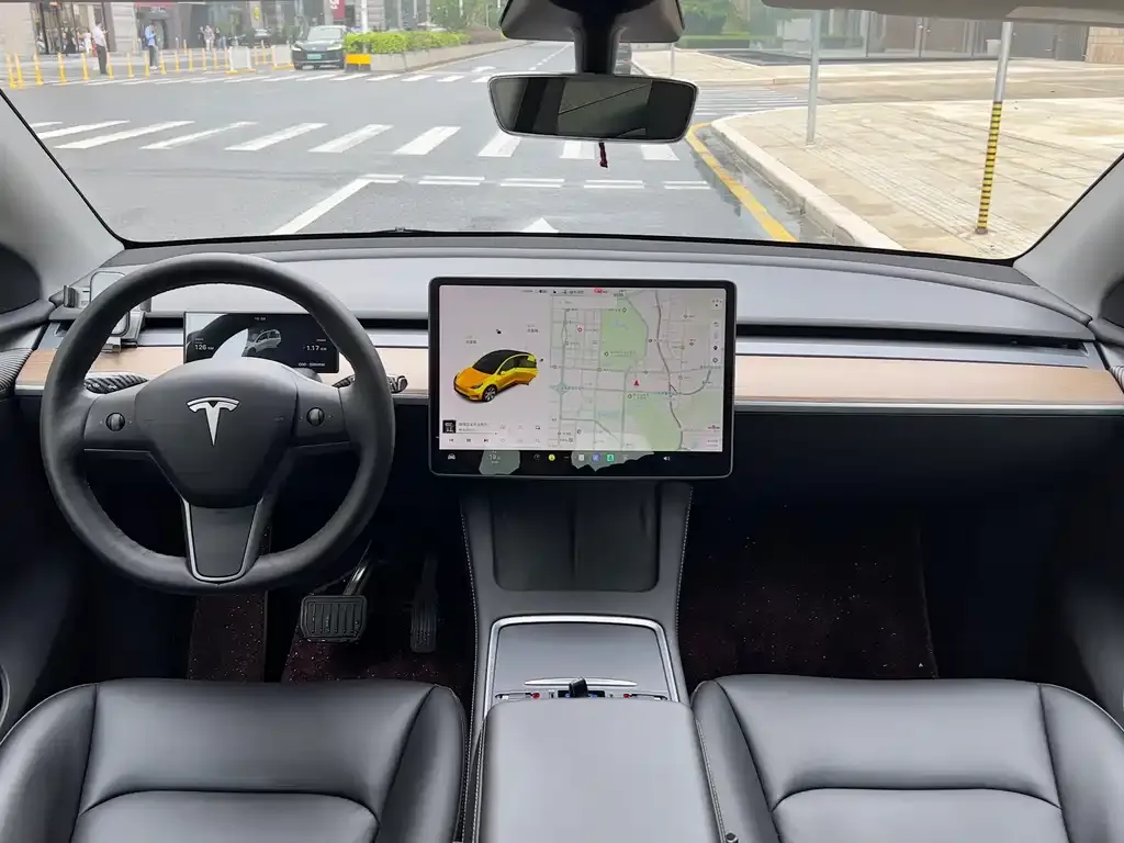 Tesla Model Y — фото 6