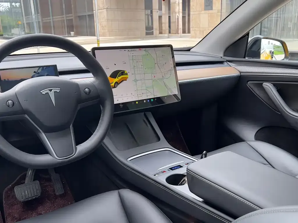 Tesla Model Y — фото 7