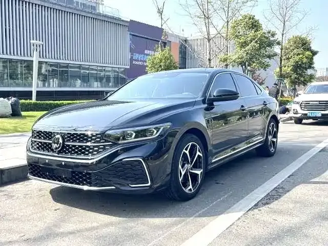 Volkswagen Passat — фото 1