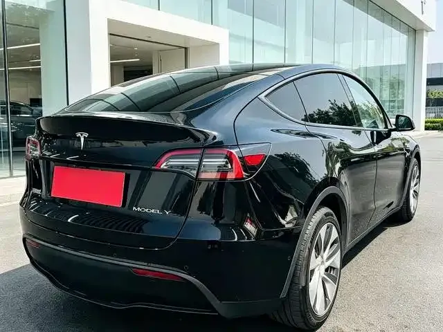 Tesla Model Y — фото 7