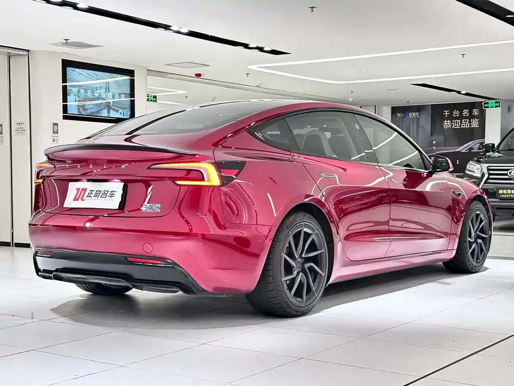 Tesla Model 3 — фото 3
