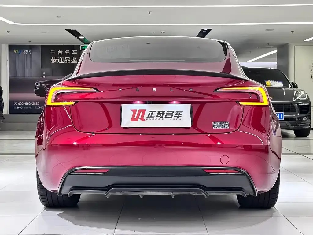 Tesla Model 3 — фото 2