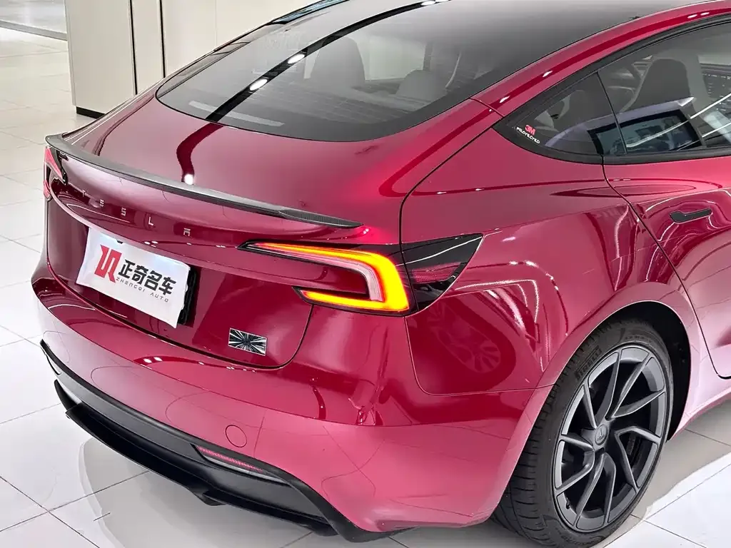 Tesla Model 3 — фото 10