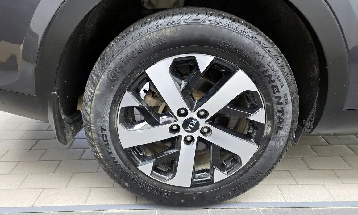 Kia Sorento — фото 8