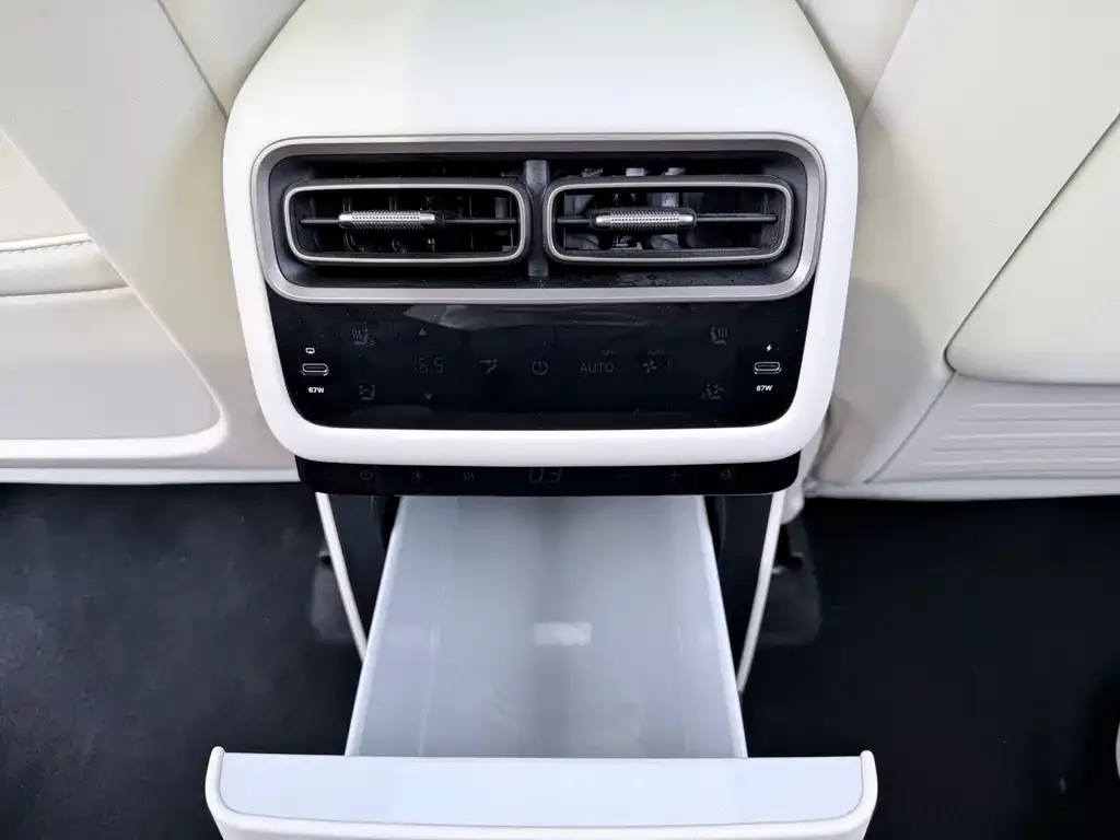 Li Auto i6 — фото 3