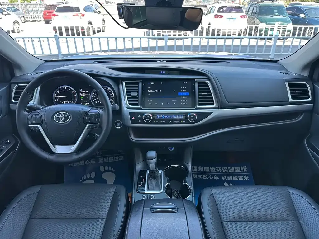 Toyota Highlander — фото 8