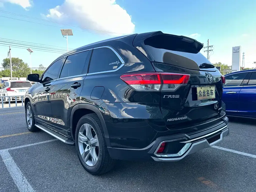 Toyota Highlander — фото 9