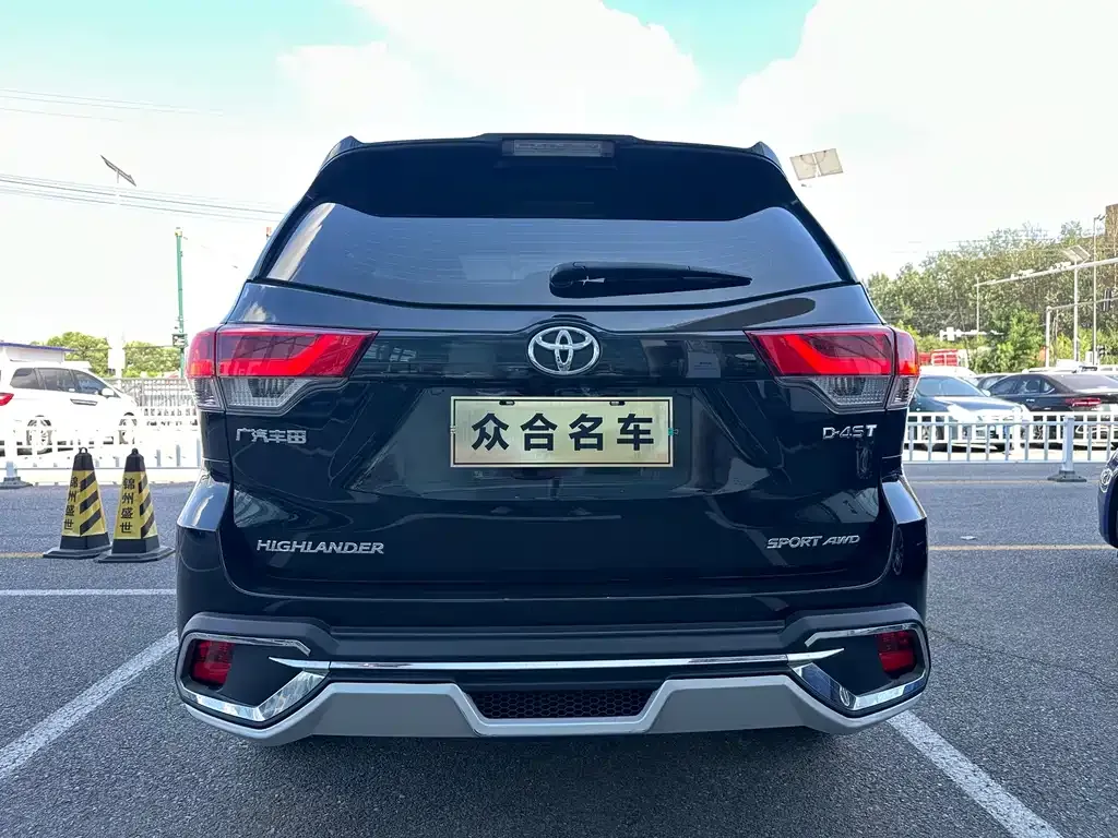 Toyota Highlander — фото 2