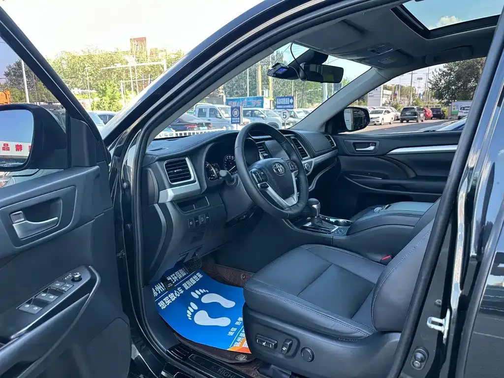 Toyota Highlander — фото 4