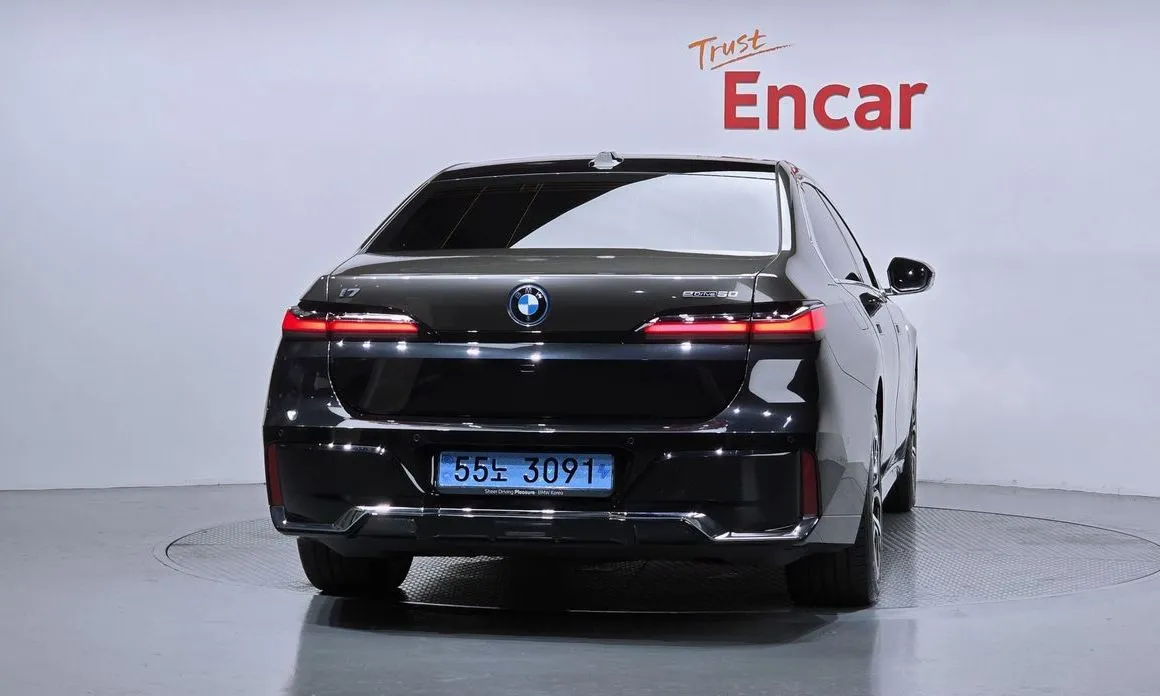 BMW i7 — фото 2