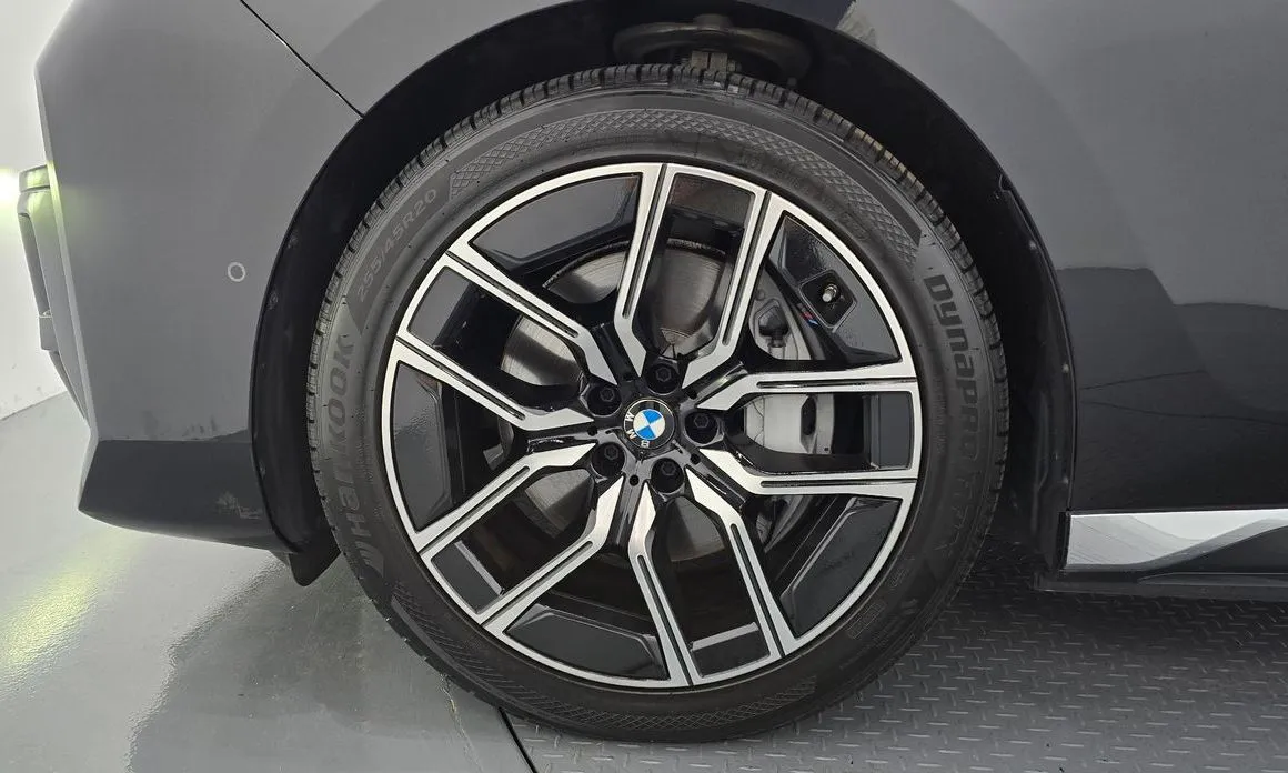BMW i7 — фото 6