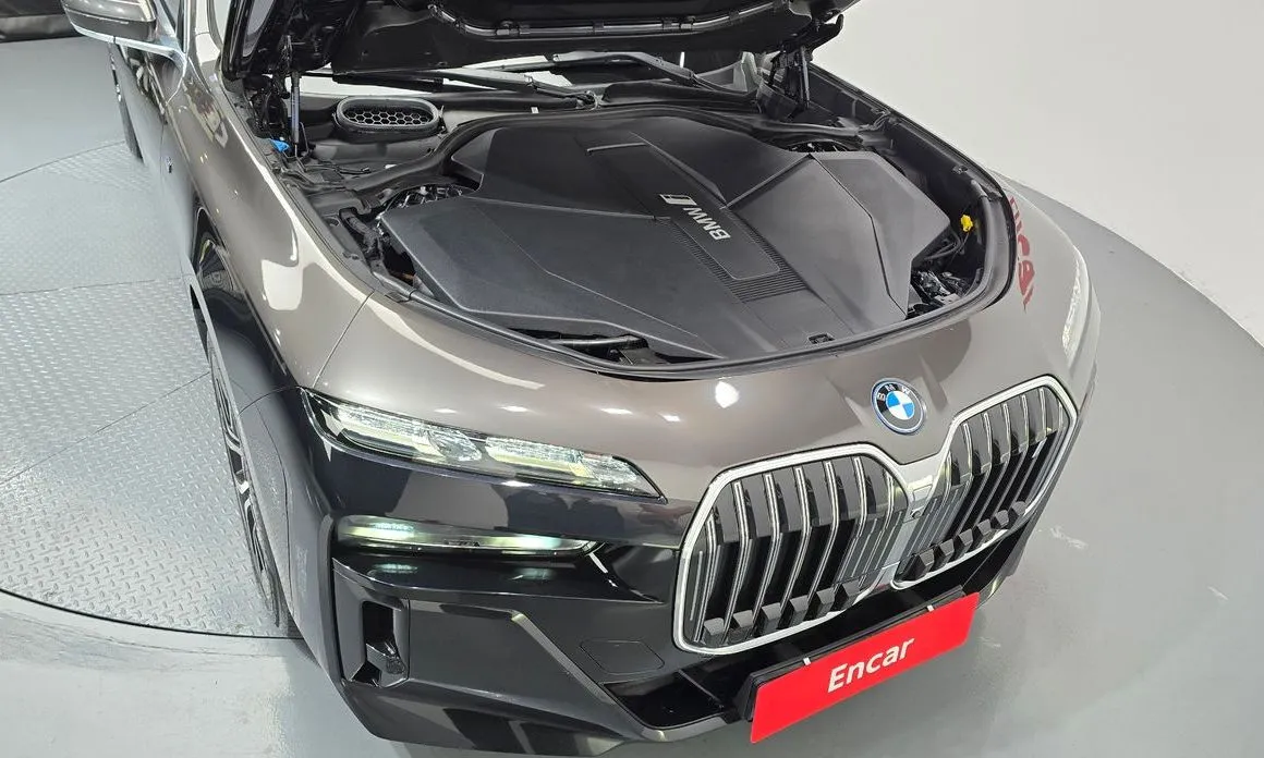 BMW i7 — фото 9