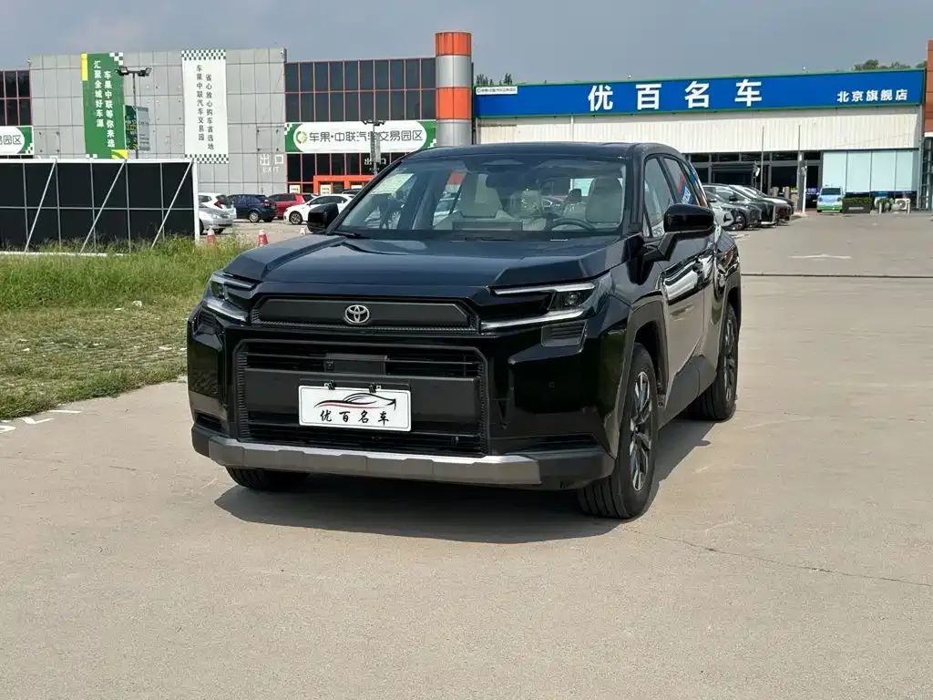 Toyota RAV4 — фото 1