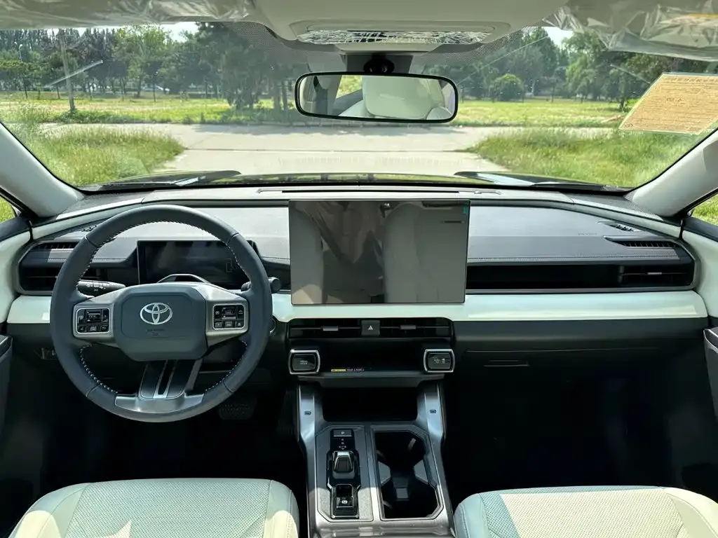 Toyota RAV4 — фото 4