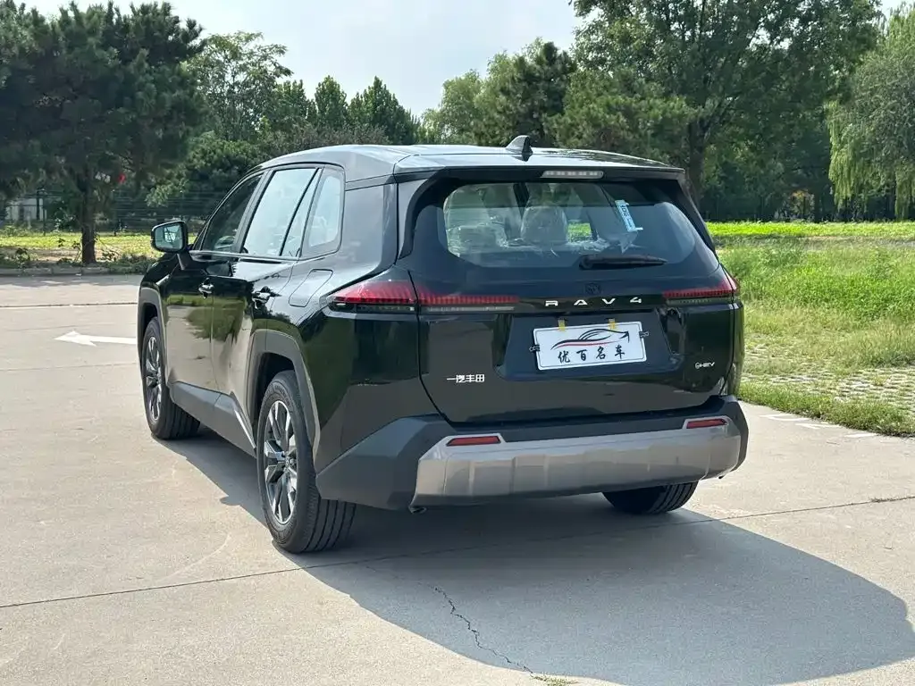 Toyota RAV4 — фото 10