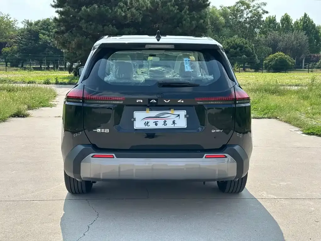 Toyota RAV4 — фото 9