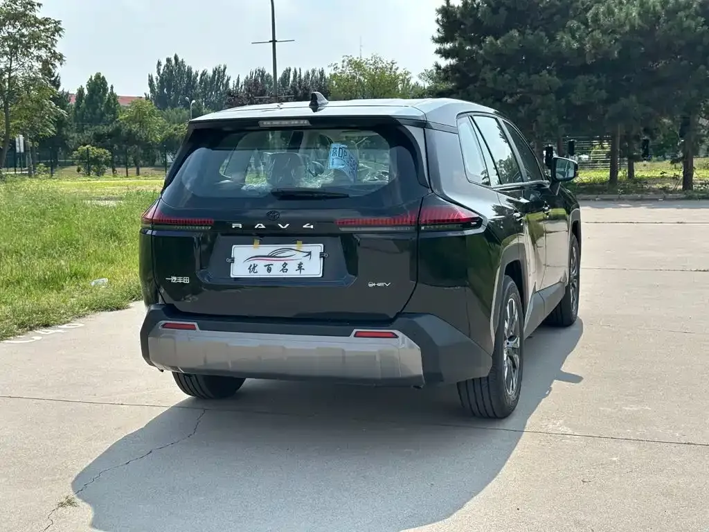 Toyota RAV4 — фото 8