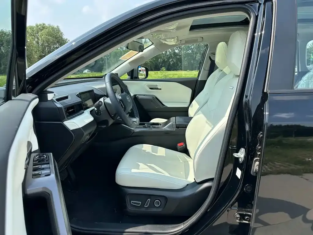 Toyota RAV4 — фото 6