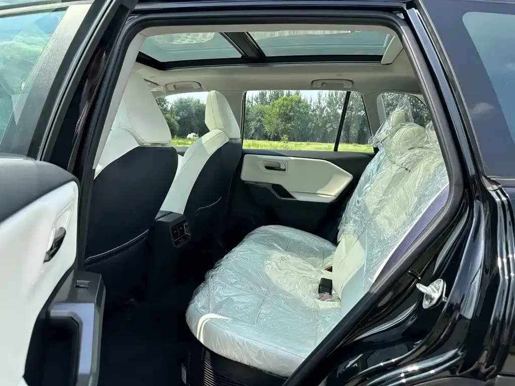 Toyota RAV4 — фото 5