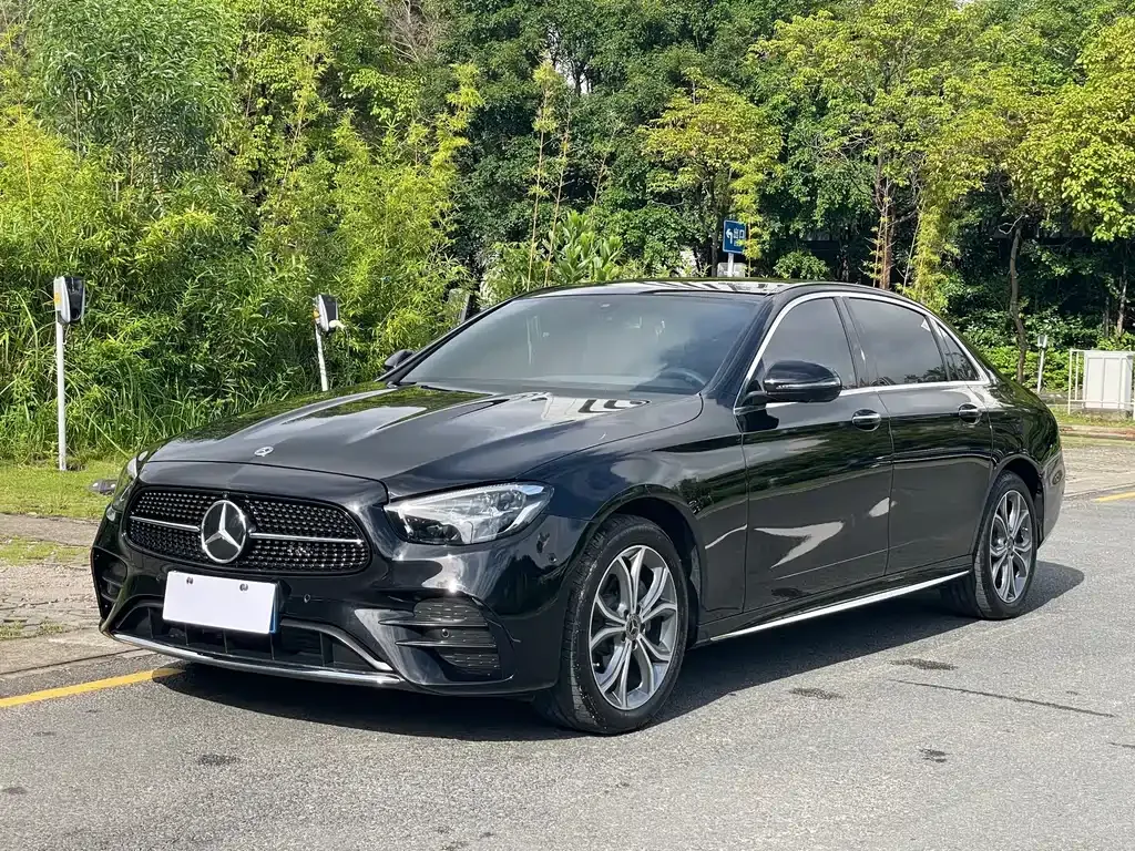 Mercedes-Benz E-Class — фото 1