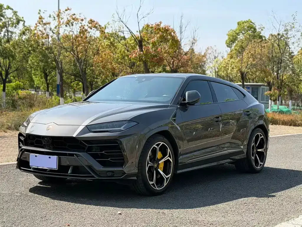 Lamborghini Urus — фото 1