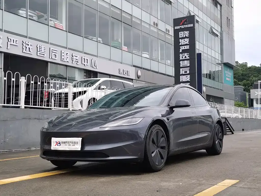 Tesla Model 3 — фото 1