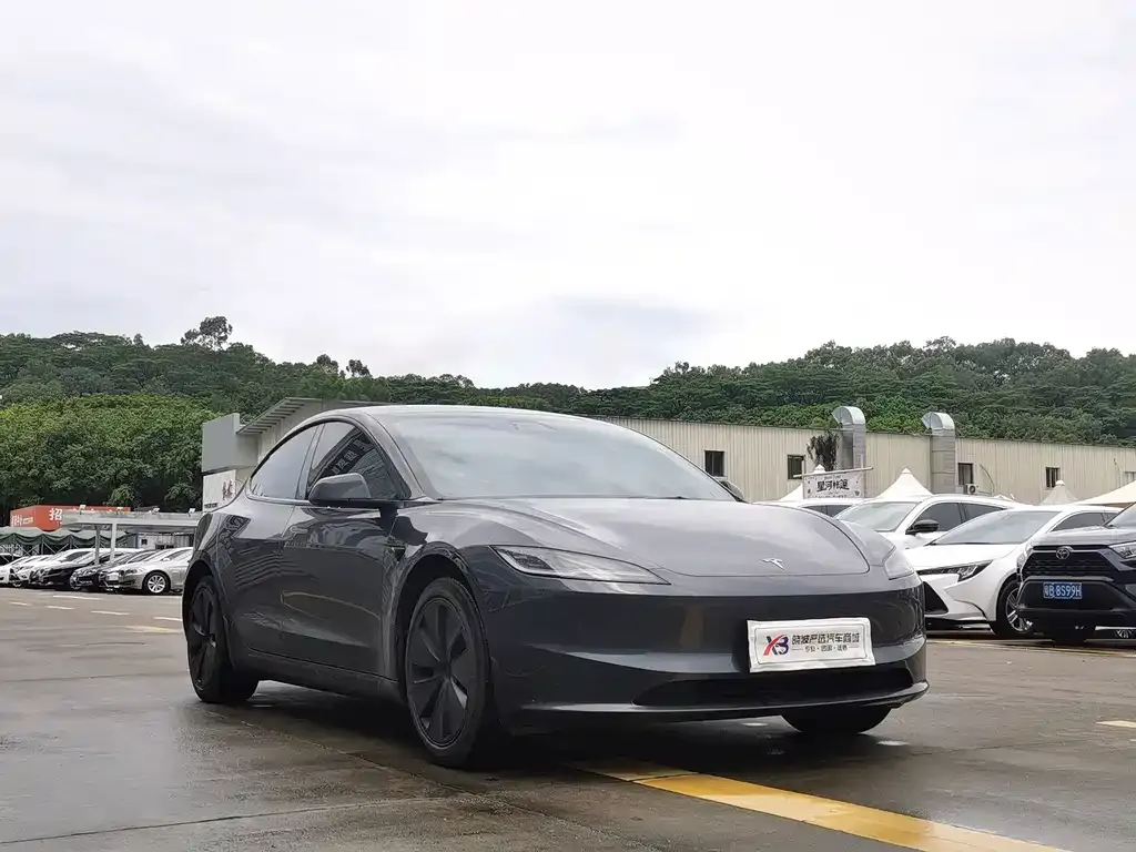 Tesla Model 3 — фото 7