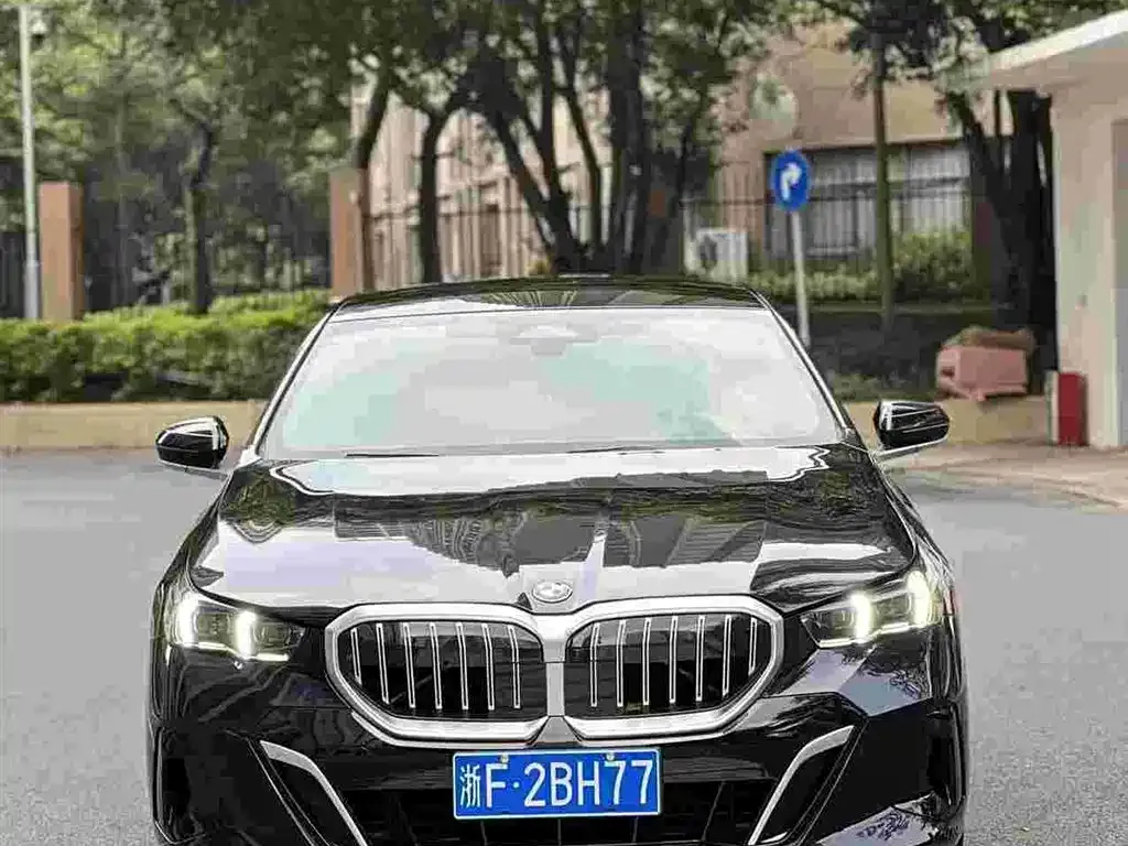 BMW 5 Series — фото 6