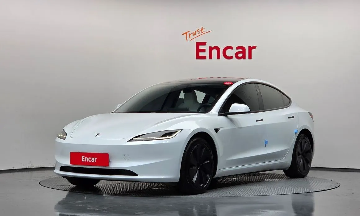 Tesla Model 3 — фото 1