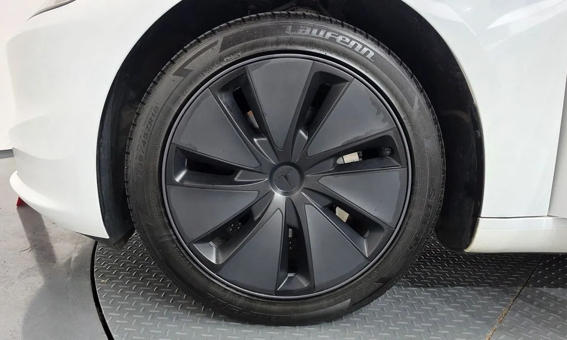 Tesla Model 3 — фото 10