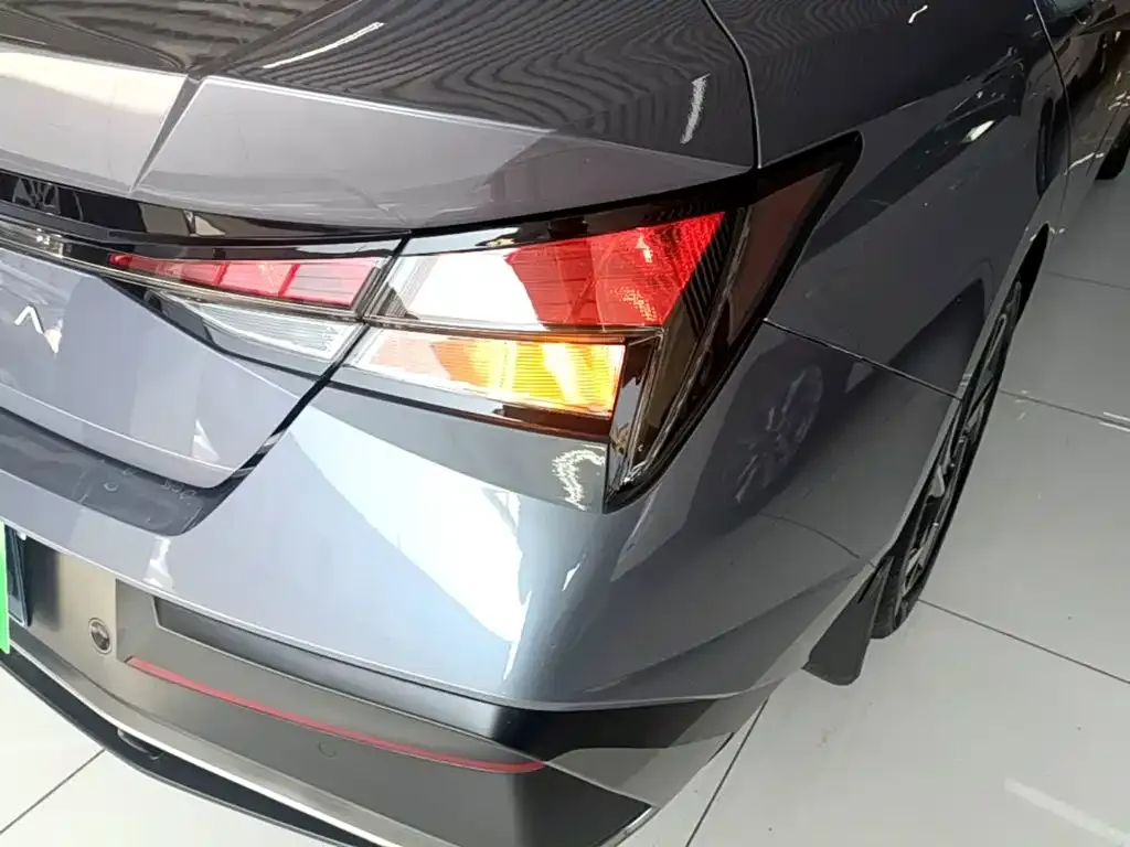 Hyundai Elantra — фото 5