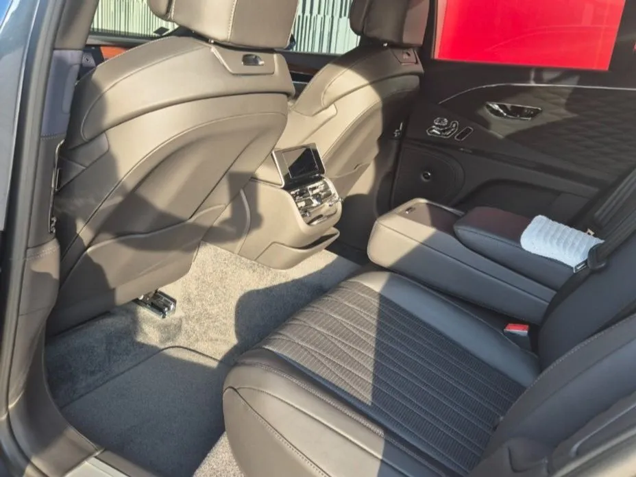 Bentley Flying Spur — фото 4