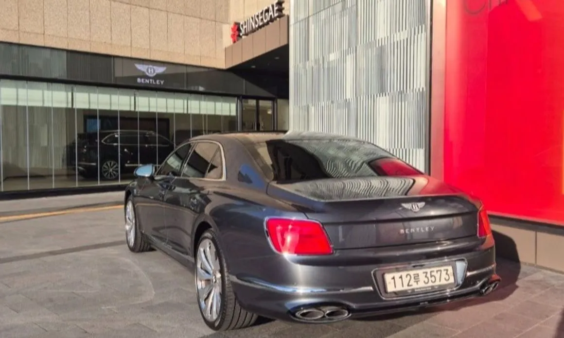 Bentley Flying Spur — фото 9