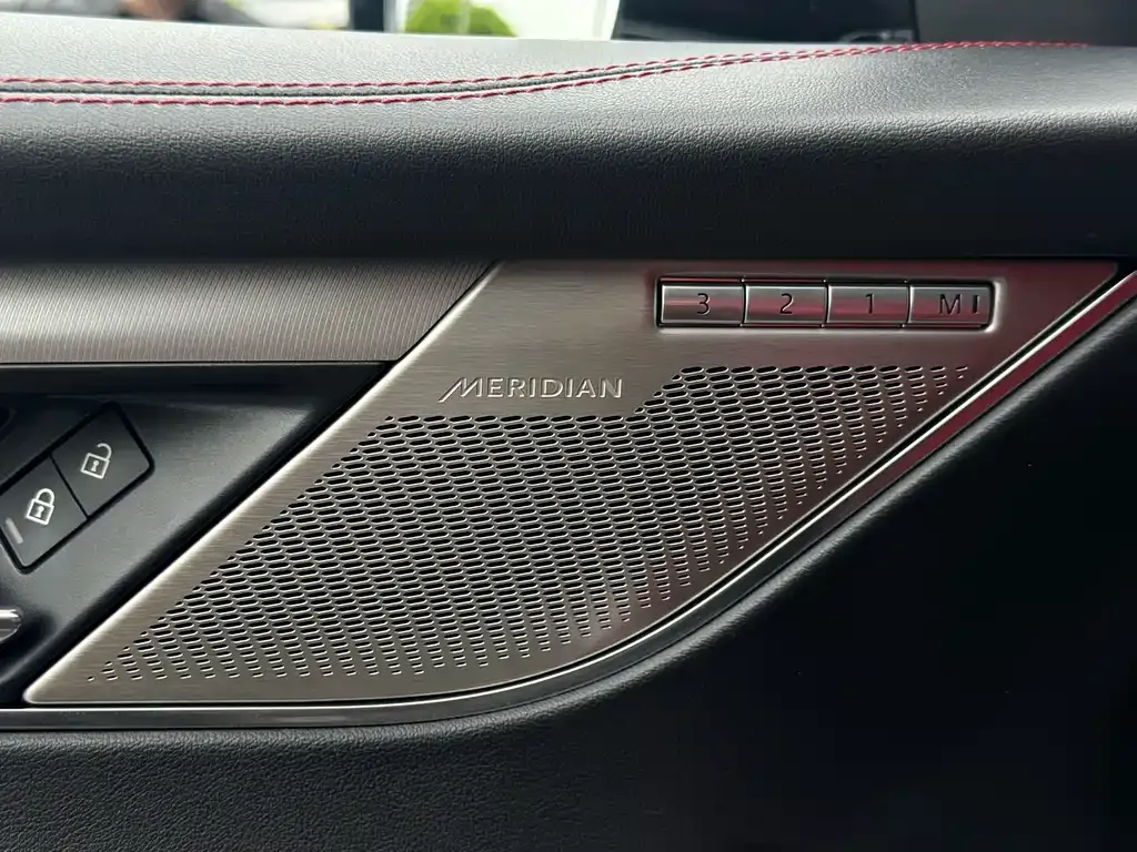 Jaguar F-PACE — фото 10