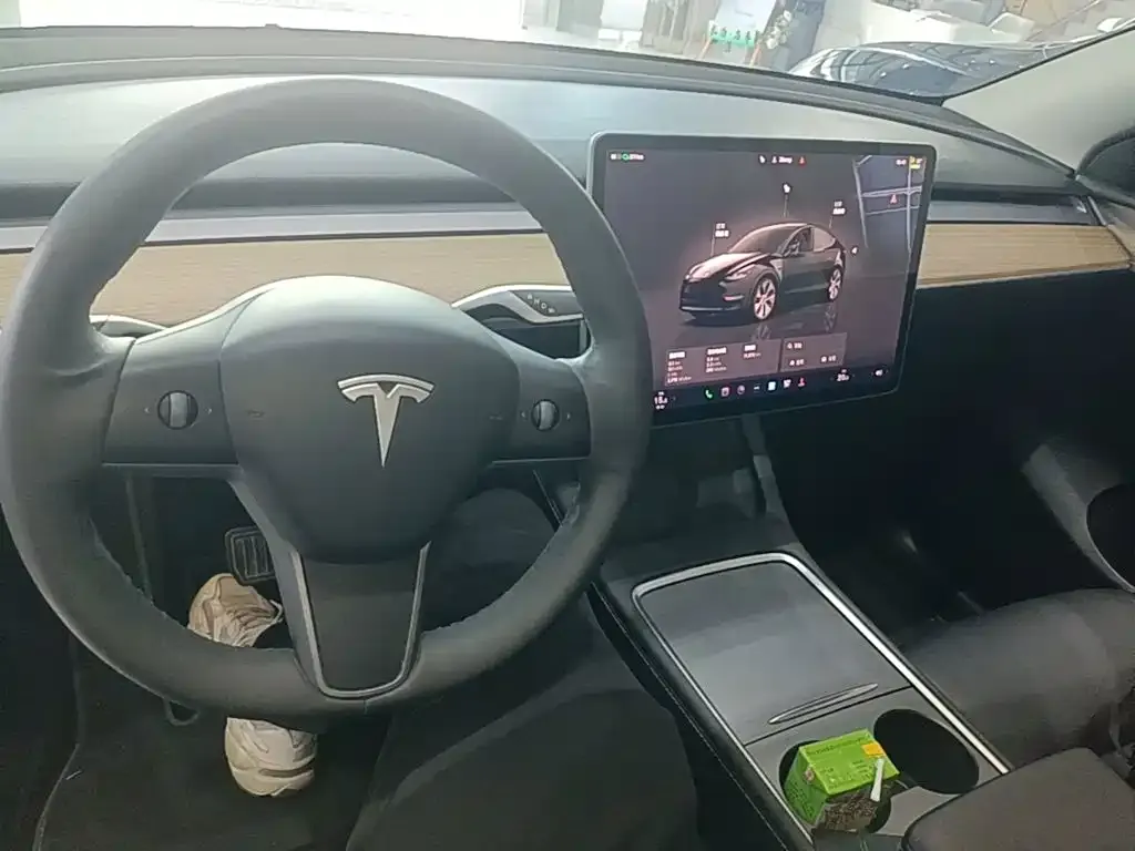 Tesla Model Y — фото 2
