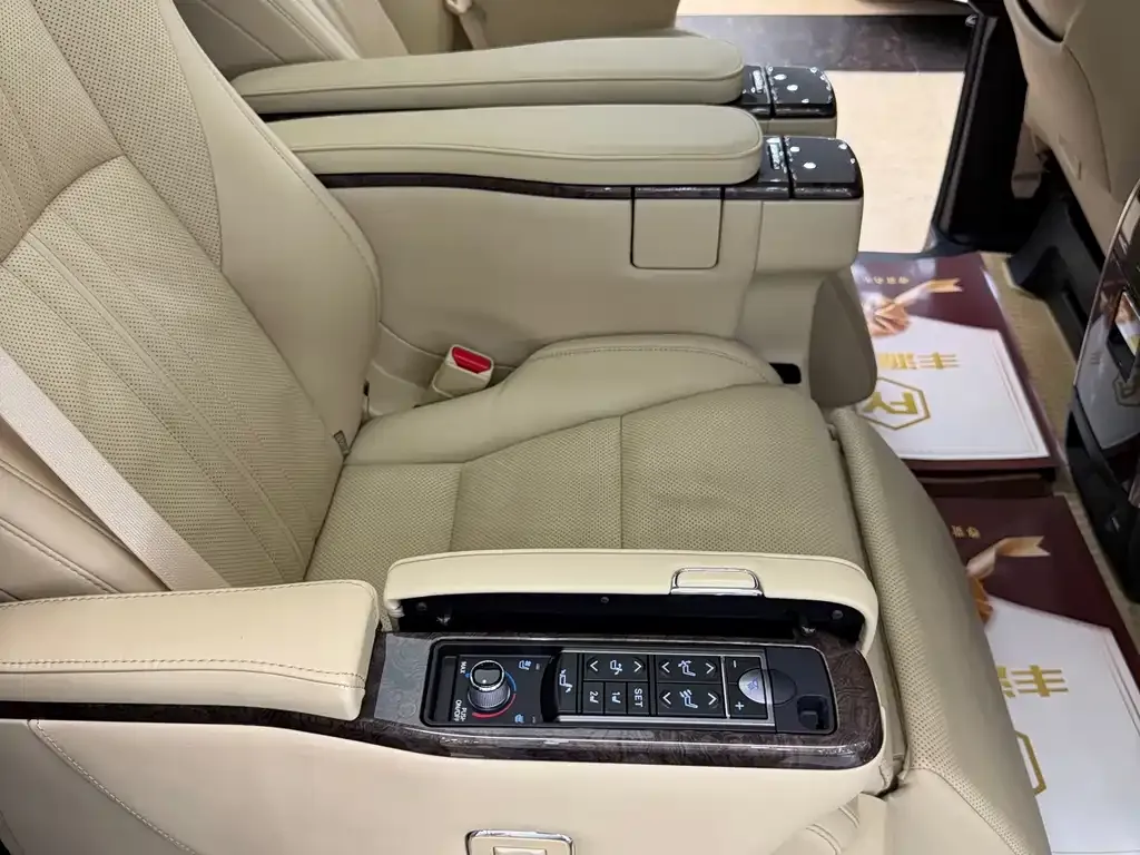 Toyota Alphard — фото 6