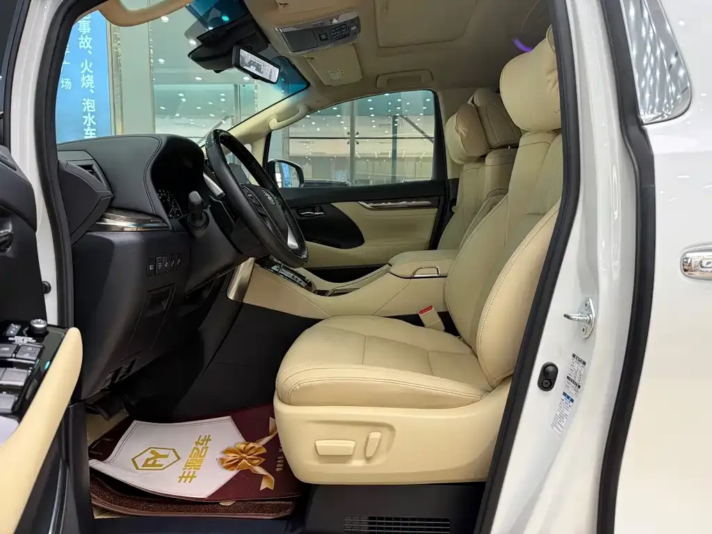 Toyota Alphard — фото 7