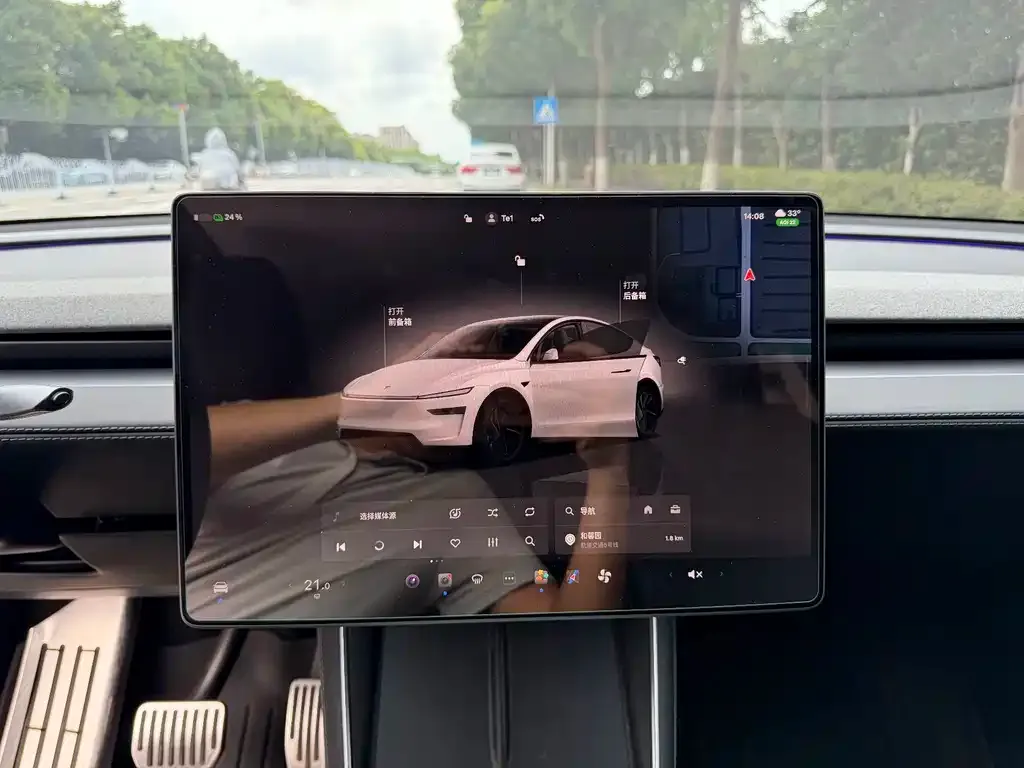 Tesla Model Y — фото 3