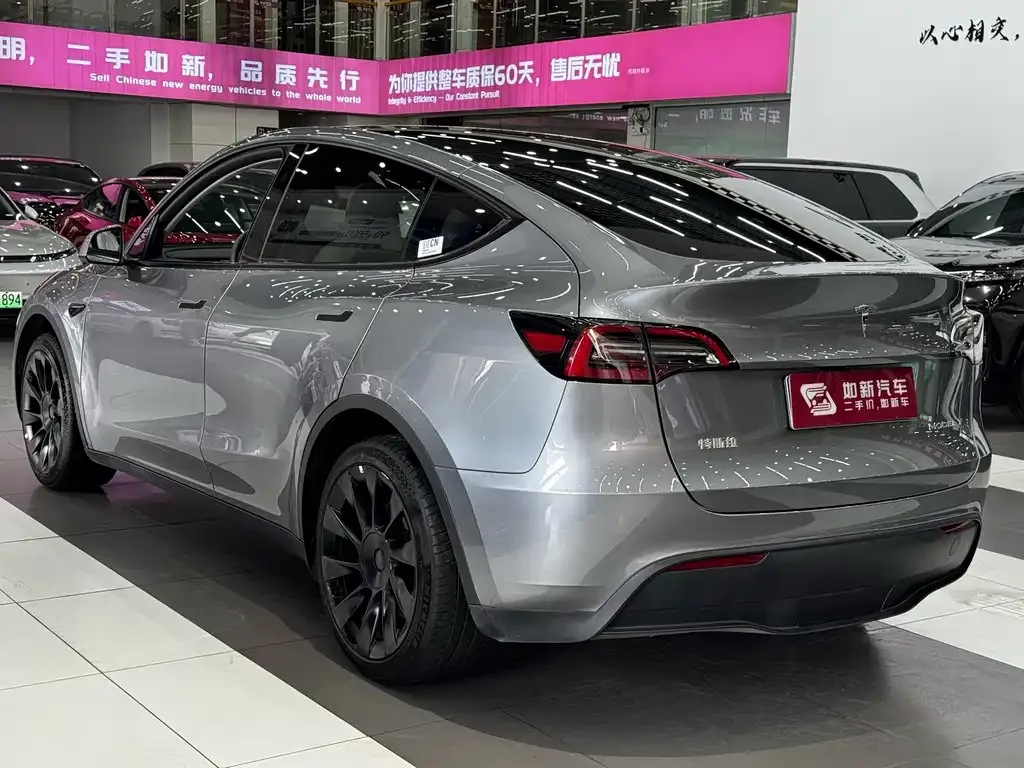 Tesla Model Y — фото 8