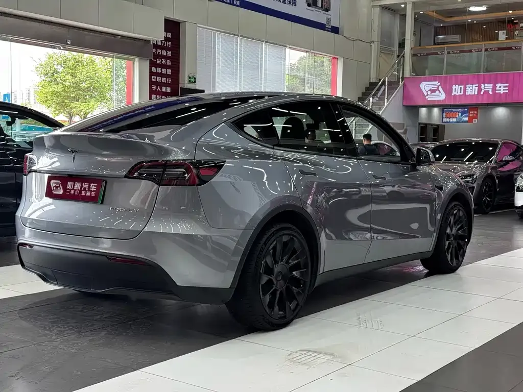 Tesla Model Y — фото 2