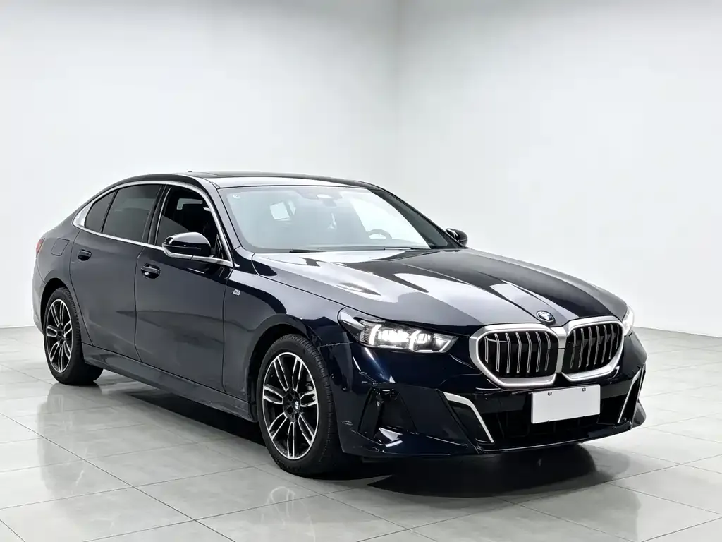 BMW 5 Series — фото 1