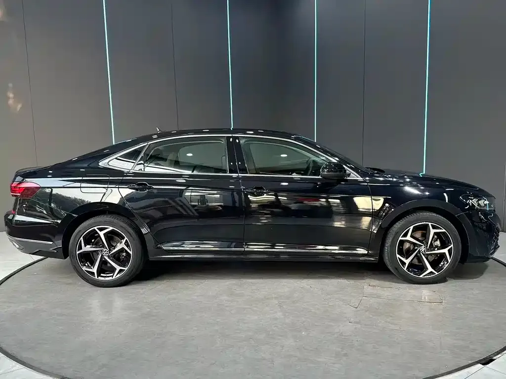 Volkswagen Passat — фото 10