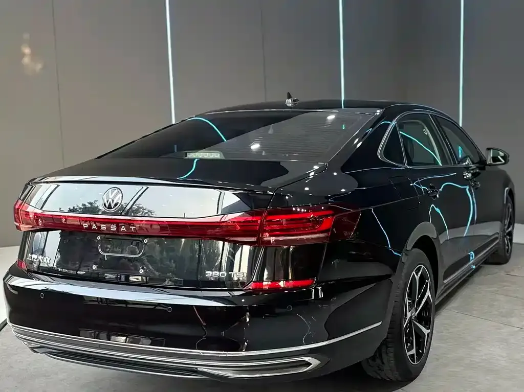 Volkswagen Passat — фото 5